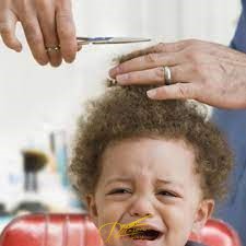 کوتاه کردن قسمت بالایی مو در اصلاح سر کودک