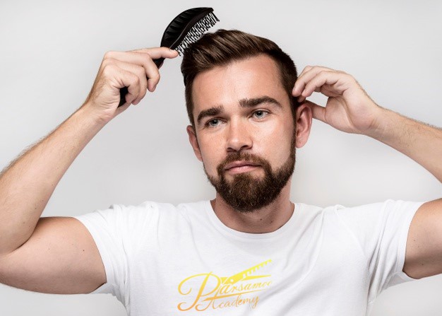 صاف کردن مو در آموزش سشوار کشی